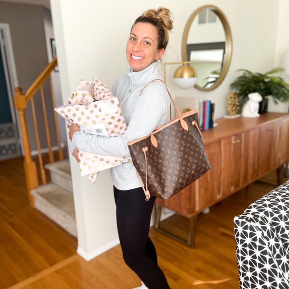 Meet your Posher, Jules - Picture 1 of 5